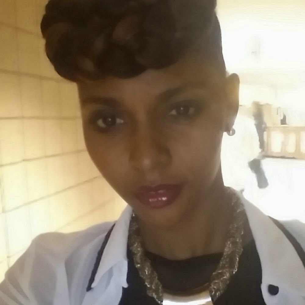 Meet your Posher, Dominique